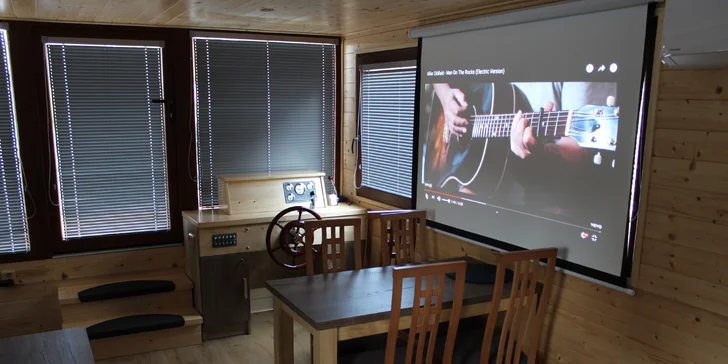 Netradičný pobyt v pražských Holešoviciach: vybavený houseboat až pre 6 osôb