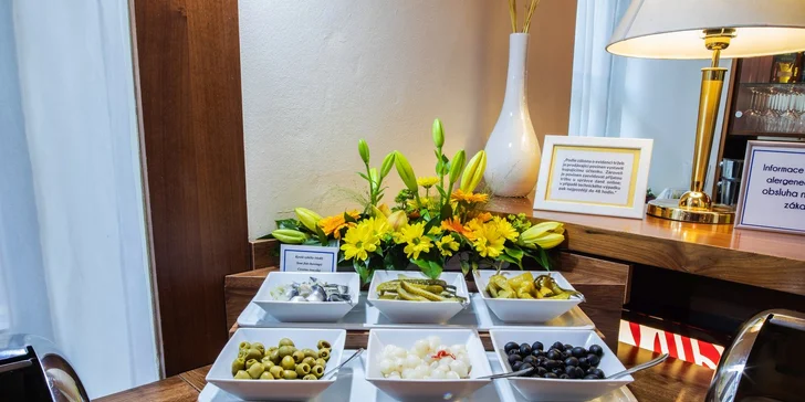 Pobyt v luxusnom 4* hoteli pri Václavskom námestí: raňajky, grilované špeciality i privátne wellness