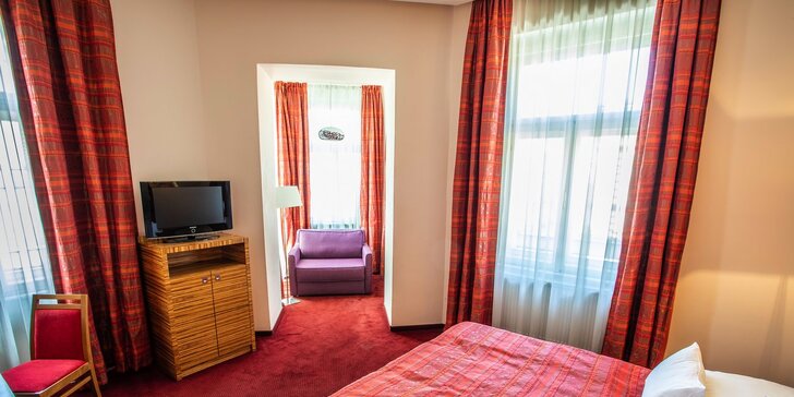Pobyt v luxusnom 4* hoteli pri Václavskom námestí: raňajky, grilované špeciality i privátne wellness