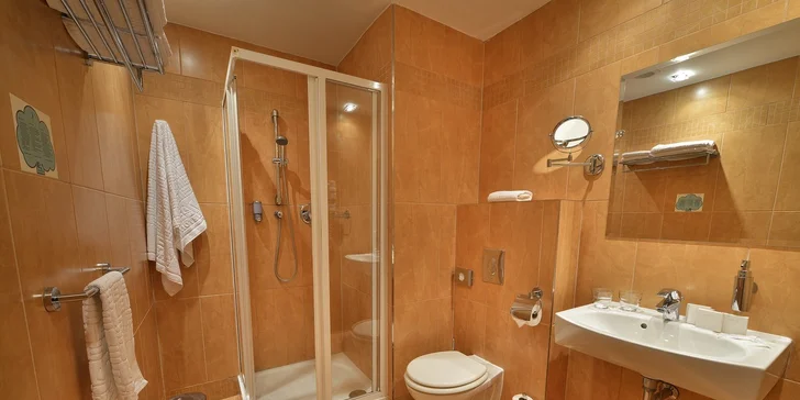 Pobyt v luxusnom 4* hoteli pri Václavskom námestí: raňajky, grilované špeciality i privátne wellness