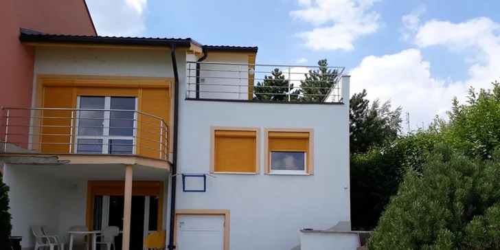 Super víkend na Slnečných jazerách: chata až pre 12 ľudí so súkromným vstupom do jazera