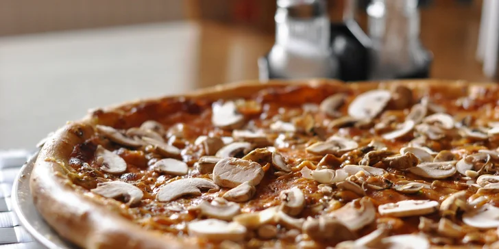 Pizza podľa vlastného výberu s donáškou v cene voucheru