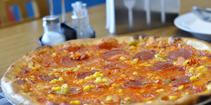 Pizza podľa vlastného výberu s donáškou v cene voucheru