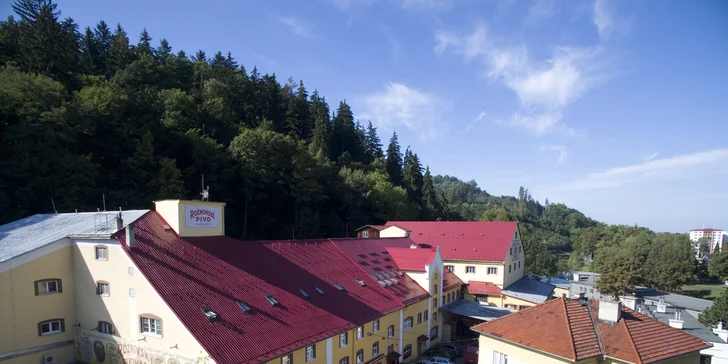 Pivovarský hotel v Beskydách: termálny kúpeľ v lese, pivné kúpele alebo wellness na izbe