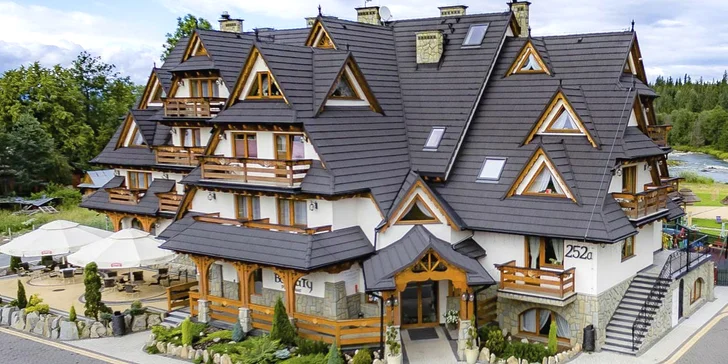 Dovolenka v Białke Tatrzańskej: neobmedzené wellness a súkromná piesočnatá pláž s výhľadom na Tatry