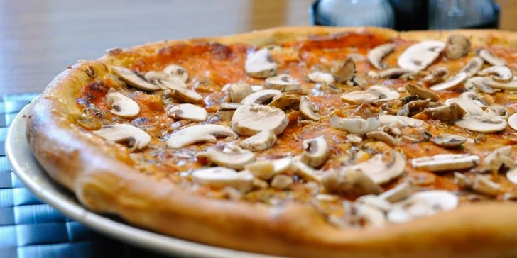 Pizza podľa vlastného výberu s donáškou v cene voucheru