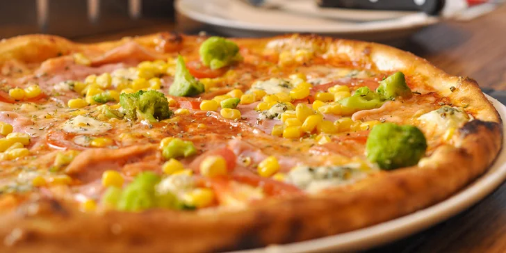 Pizza podľa vlastného výberu s donáškou v cene voucheru