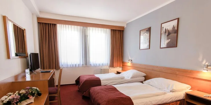 3* hotel v pokojnej časti Prahy: bohaté bufetové raňajky a záhrada s posedením a detským ihriskom