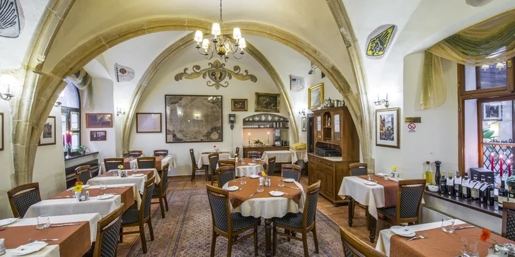 Historický hotel v centre Prahy: raňajky a plavba po Vltave