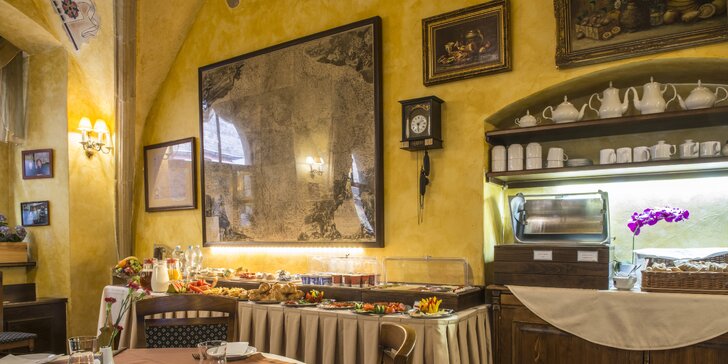 Historický hotel v centre Prahy: raňajky a plavba po Vltave