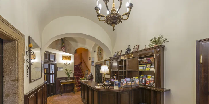 Historický hotel v centre Prahy: raňajky a plavba po Vltave