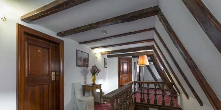 Historický hotel v centre Prahy: raňajky a plavba po Vltave