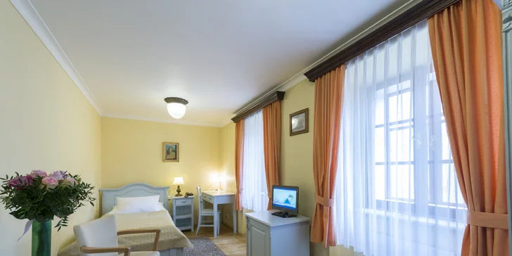 Historický hotel v centre Prahy: raňajky a plavba po Vltave