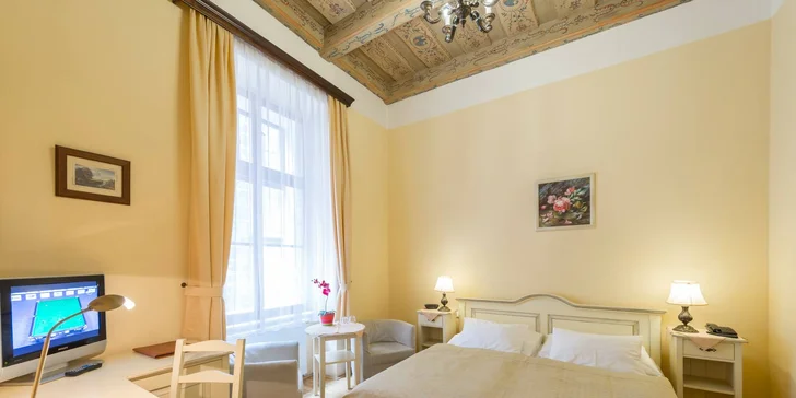 Historický hotel v centre Prahy: raňajky a plavba po Vltave