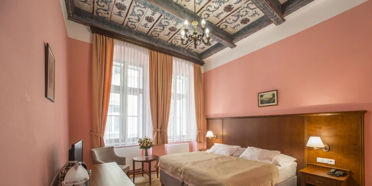 Historický hotel v centre Prahy: raňajky a plavba po Vltave