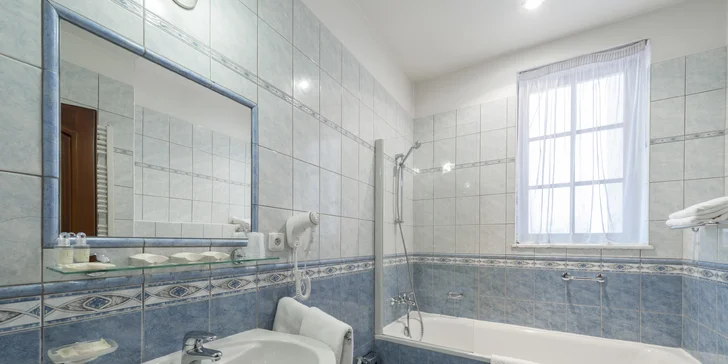 Historický hotel v centre Prahy: raňajky a plavba po Vltave
