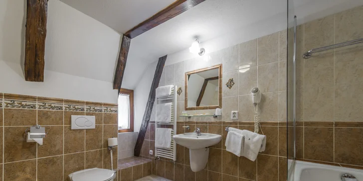 Historický hotel v centre Prahy: raňajky a plavba po Vltave