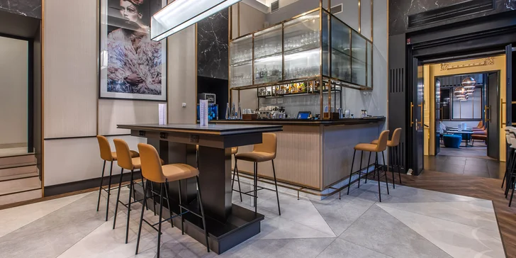 Moderný 5* hotel v secesnej budove blízko Václavského námestia: raňajky a kredit na služby