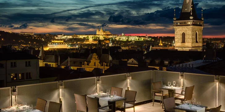 Moderný 5* hotel v secesnej budove blízko Václavského námestia: raňajky a kredit na služby