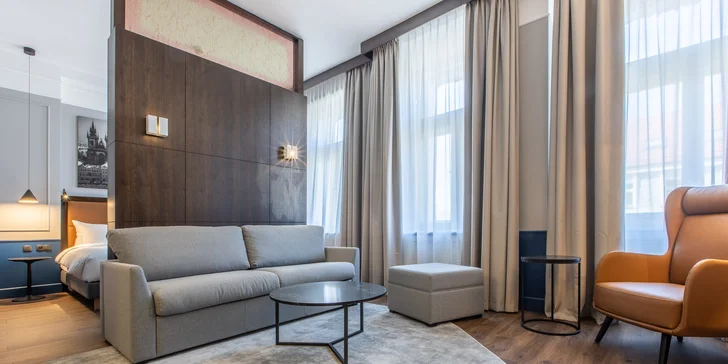 Moderný 5* hotel v secesnej budove blízko Václavského námestia: raňajky a kredit na služby