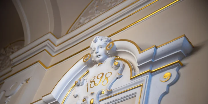 Moderný 5* hotel v secesnej budove blízko Václavského námestia: raňajky a kredit na služby