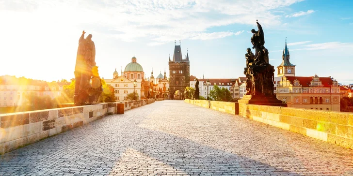 Romantický pobyt v centre Prahy - historická budova hotela a chutné raňajky