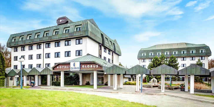 3* hotel v pokojnej časti Prahy: bohaté bufetové raňajky a záhrada s posedením a detským ihriskom