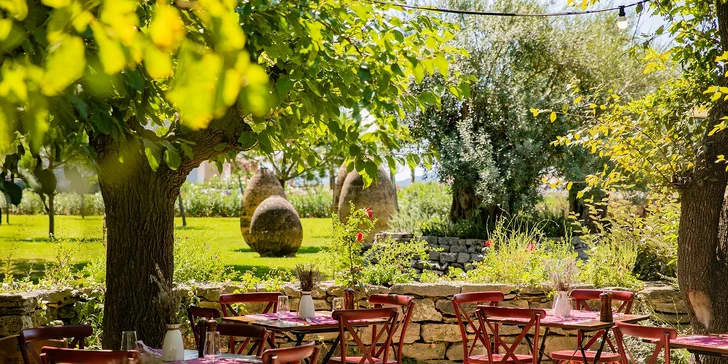 Letná dovolenka v Chorvátsku: hotel pri bielej pláži, vonkajšie bazény aj varianty s wellness
