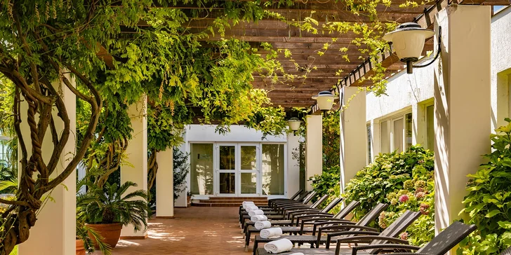 Letná dovolenka v Chorvátsku: hotel pri bielej pláži, vonkajšie bazény aj varianty s wellness