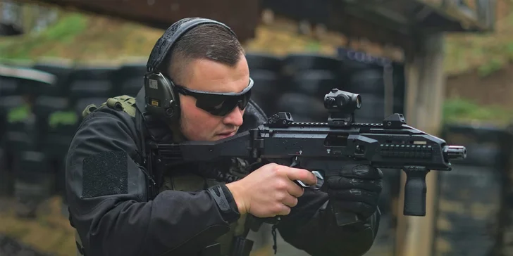 Vyskúšajte si streľbu zo zbraní podľa vlastného výberu až na 3 strelniciach