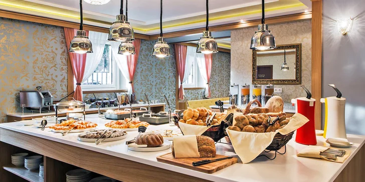 Legendárny Hotel International: pobyt s jedlom i romantika s masážou, skvelá dostupnosť do centra