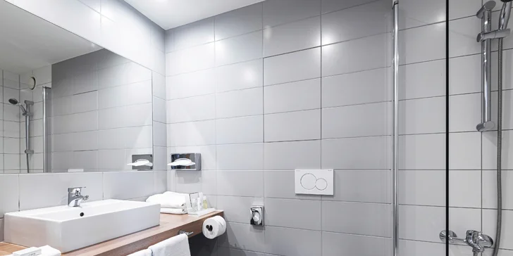 Legendárny Hotel International: pobyt s jedlom i romantika s masážou, skvelá dostupnosť do centra