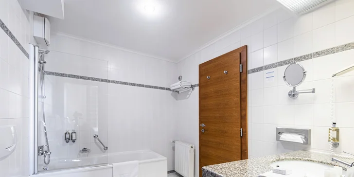 Legendárny Hotel International: pobyt s jedlom i romantika s masážou, skvelá dostupnosť do centra