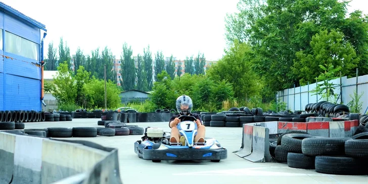 Jazda na motokáre na najväčšom okruhu na východnom Slovensku