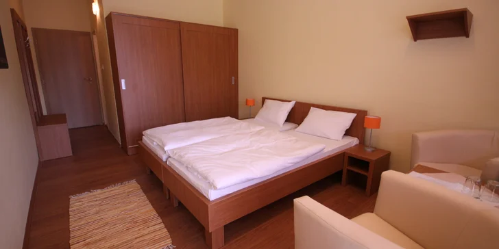 Wellness a zábava na Považí: Užite si polpenziu aj bazén s výhľadom na prírodu