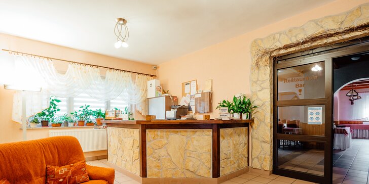 Pobyt v priestrannom štúdiu alebo apartmáne v Zuberci s exteriérovým mini wellness: v okolí hory i termálne pramene