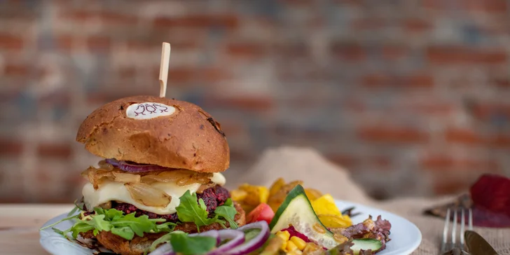 Najedzte sa zdravo! Burger, menu špeciál či koláč u Pánov Báklažánov!