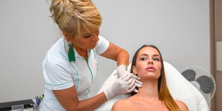 Nefertiti lifting: zúženie dolnej sánky pomocou botulotoxínu