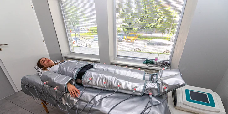Top postava vďaka lymfodrenáži s infrasauna oblekom v Power Shape