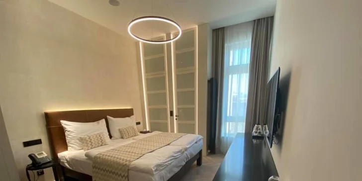 Pobyt pod Petřínom: 4* zrekonštruovaný hotel, výhľad do Kinského záhrady a raňajky