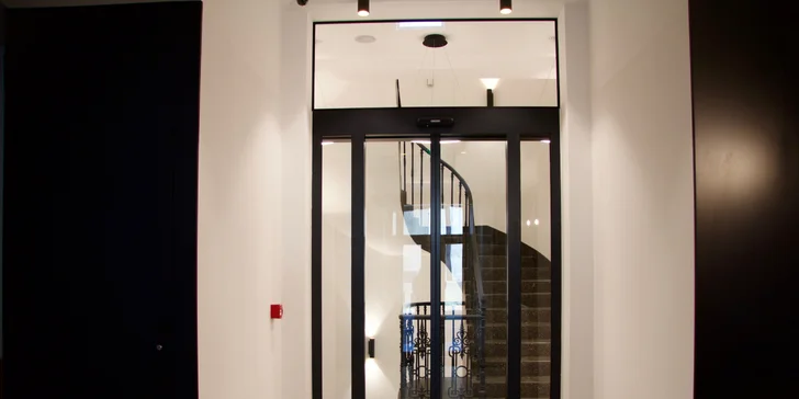 Pobyt pod Petřínom: 4* zrekonštruovaný hotel, výhľad do Kinského záhrady a raňajky