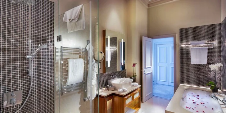 Luxusný hotel v centre Prahy: raňajky aj romantická večera vo vyhlásenej reštaurácii