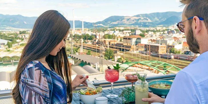 Wellness a výnimočná večera v panoramatickom Pancha Skybare na 10. poschodí hotela Holiday Inn pre 2 osoby