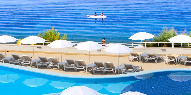 4* rezort na chorvátskom pobreží: hotel priamo pri mori, all inclusive aj vonkajší bazén