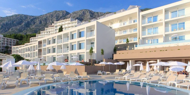4* rezort na chorvátskom pobreží: hotel priamo pri mori, all inclusive aj vonkajší bazén