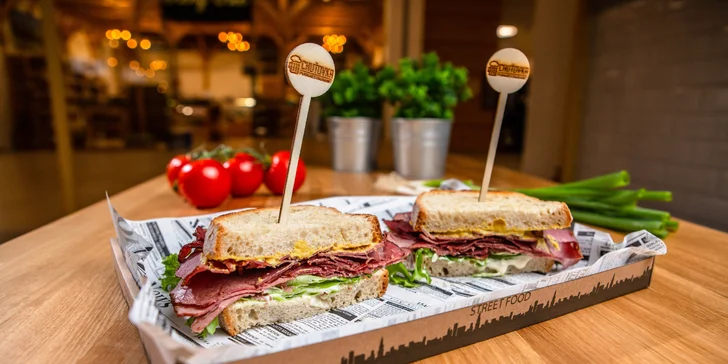 Pastrami sendvič v novej prevádzke Chuťovka starého mäsiara – VIVO!