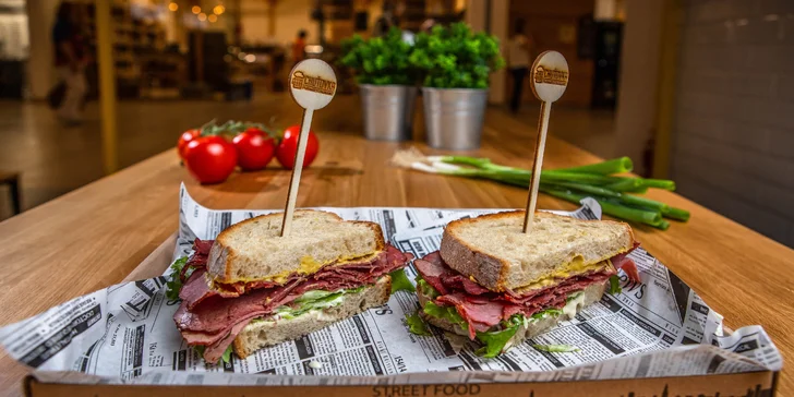 Pastrami sendvič v novej prevádzke Chuťovka starého mäsiara – VIVO!