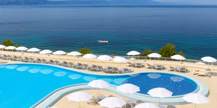 4* rezort na chorvátskom pobreží: hotel priamo pri mori, all inclusive aj vonkajší bazén