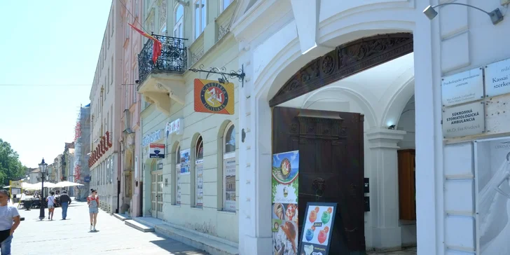Originálne talianske cannoli s kávou alebo horúca čokoláda s ovocím