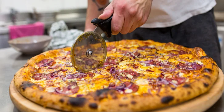 Pizza podľa vlastného výberu z reštaurácie STEAM FACTORY